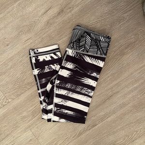 Lululemon Wunder Under Crop II size 4